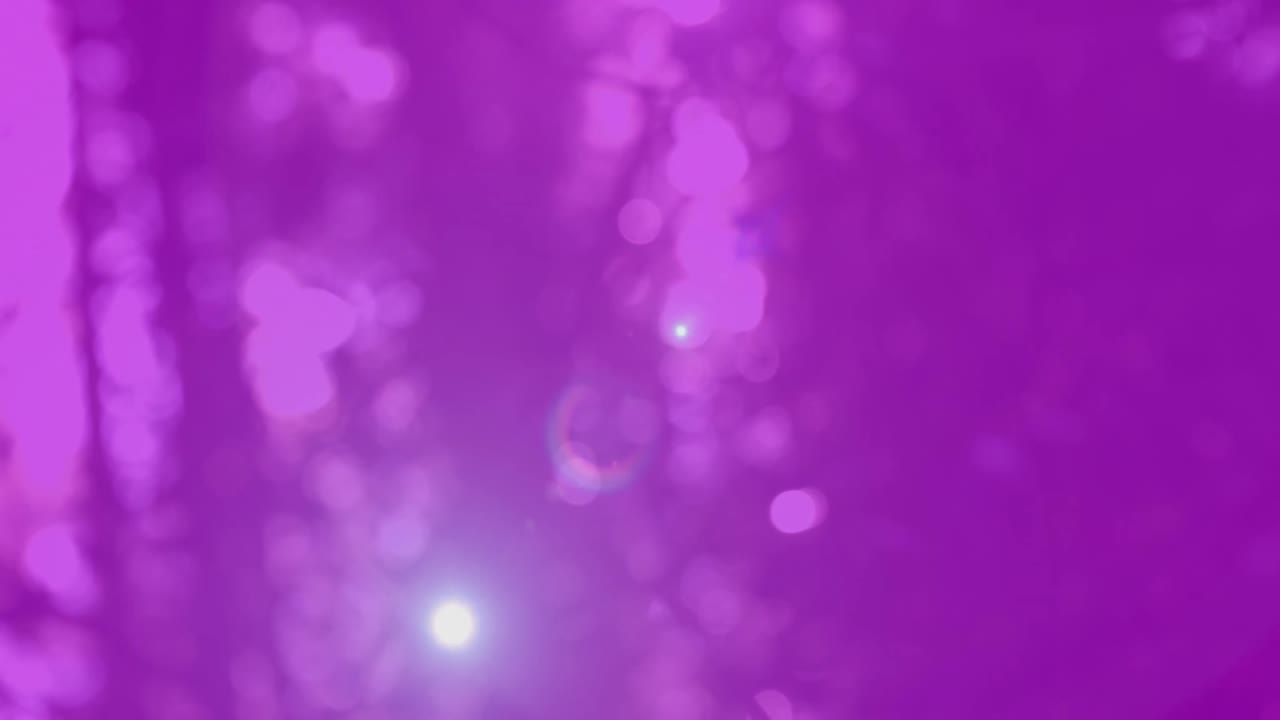 animación de rastros de luz sobre un fondo borroso