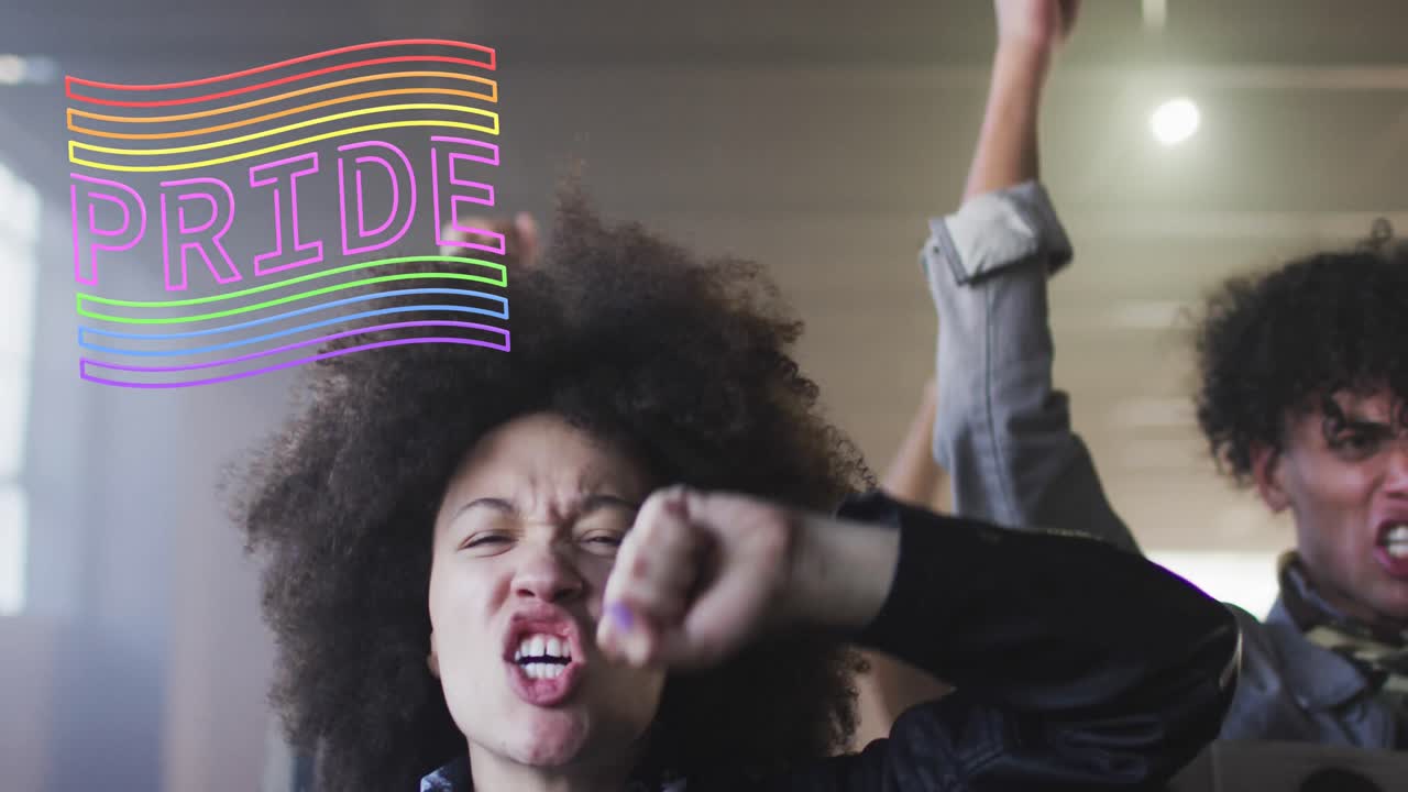 animación del orgullo del arco iris sobre diversos manifestantes con pancartas