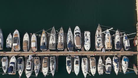 drone footage captures birgu’s picturesque harbor, with historic fortifications and colorful boats reflecting on the clear waters.
