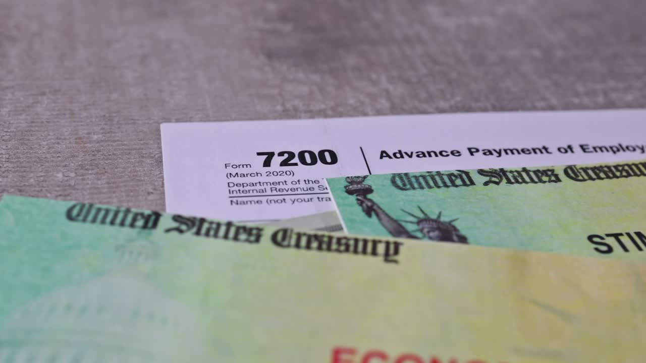 Stimulusaftale inkluderer individuelle udbetalinger, økonomisk stimulusplan mod virus, amerikansk dollar pengeseddel på formular 7200 som forskudsbetaling