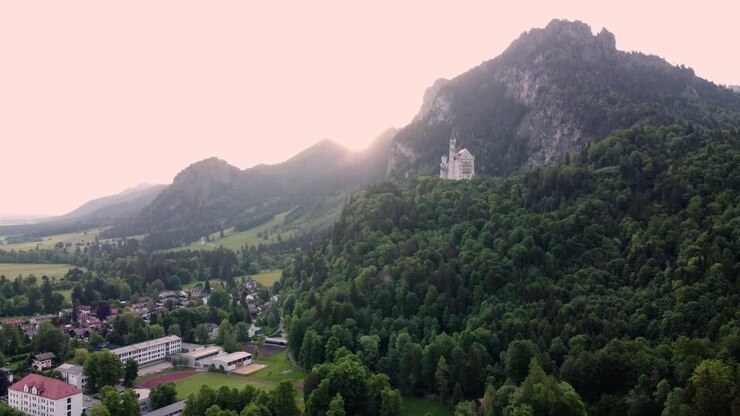 Mattina all'alba al Castello di Neuschwanstein vicino a Füssen nella Baviera sud-occidentale, Germania