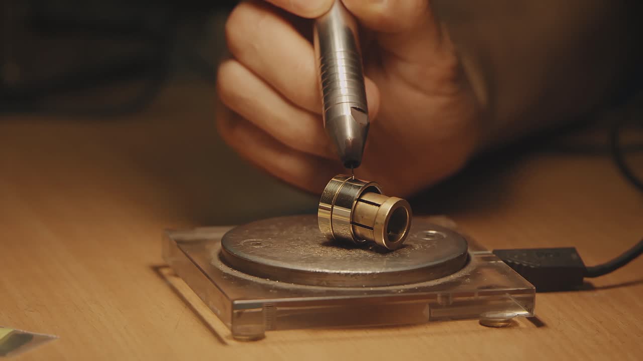 процесс ремонта часов