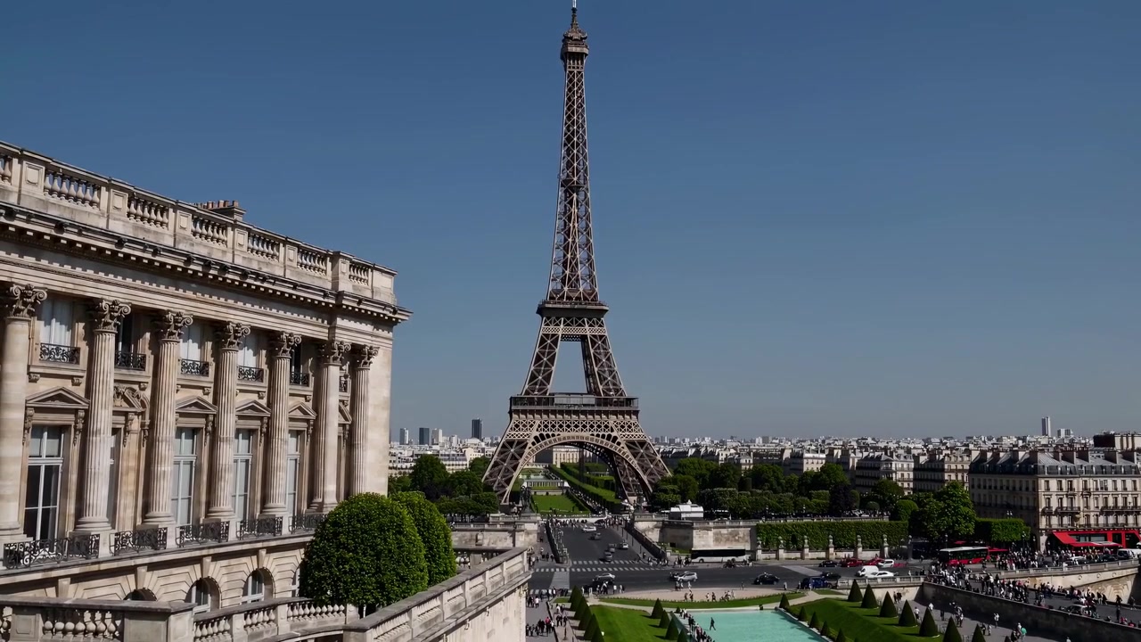 L'iconica Torre Eiffel e il Palazzo del Trocadéro a Parigi, Francia
