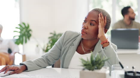 oficina, trabajo y mujer negra cansada