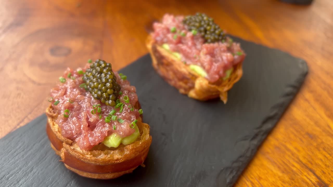 카비아르 와 어리 를 은 맛 있는 수시