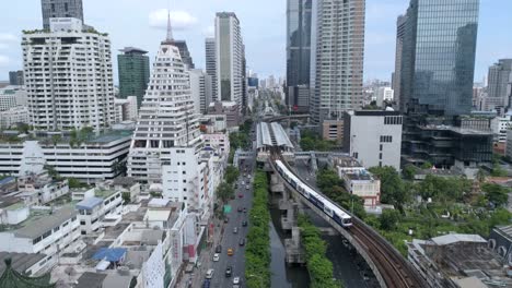 vista aérea de la estación bts chong nonsi en bangkok, tailandia