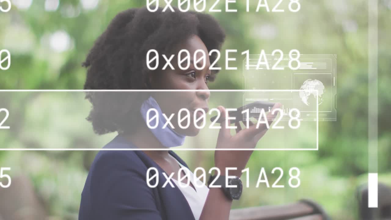 animación del procesamiento de datos sobre una mujer afroamericana que usa un teléfono inteligente
