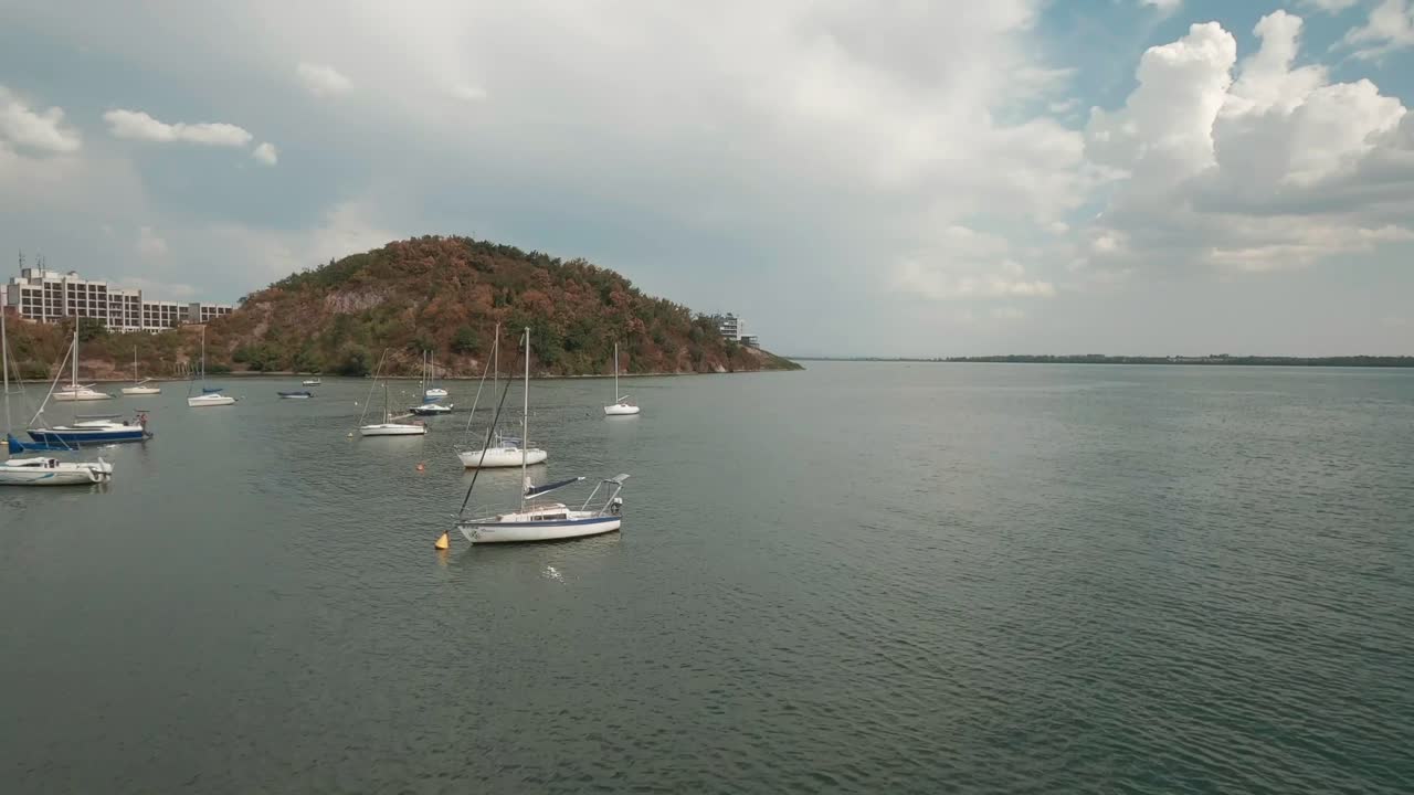 imágenes aéreas de drones de carreras fpv