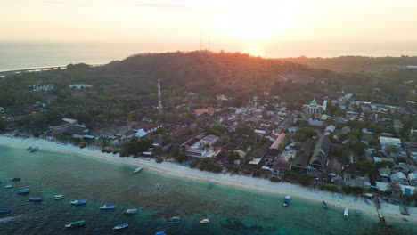vista aérea sobre la playa de gili trawangan, indonesia, un trozo de cielo tropical que atrae a los viajeros con su belleza tranquila y encanto sereno