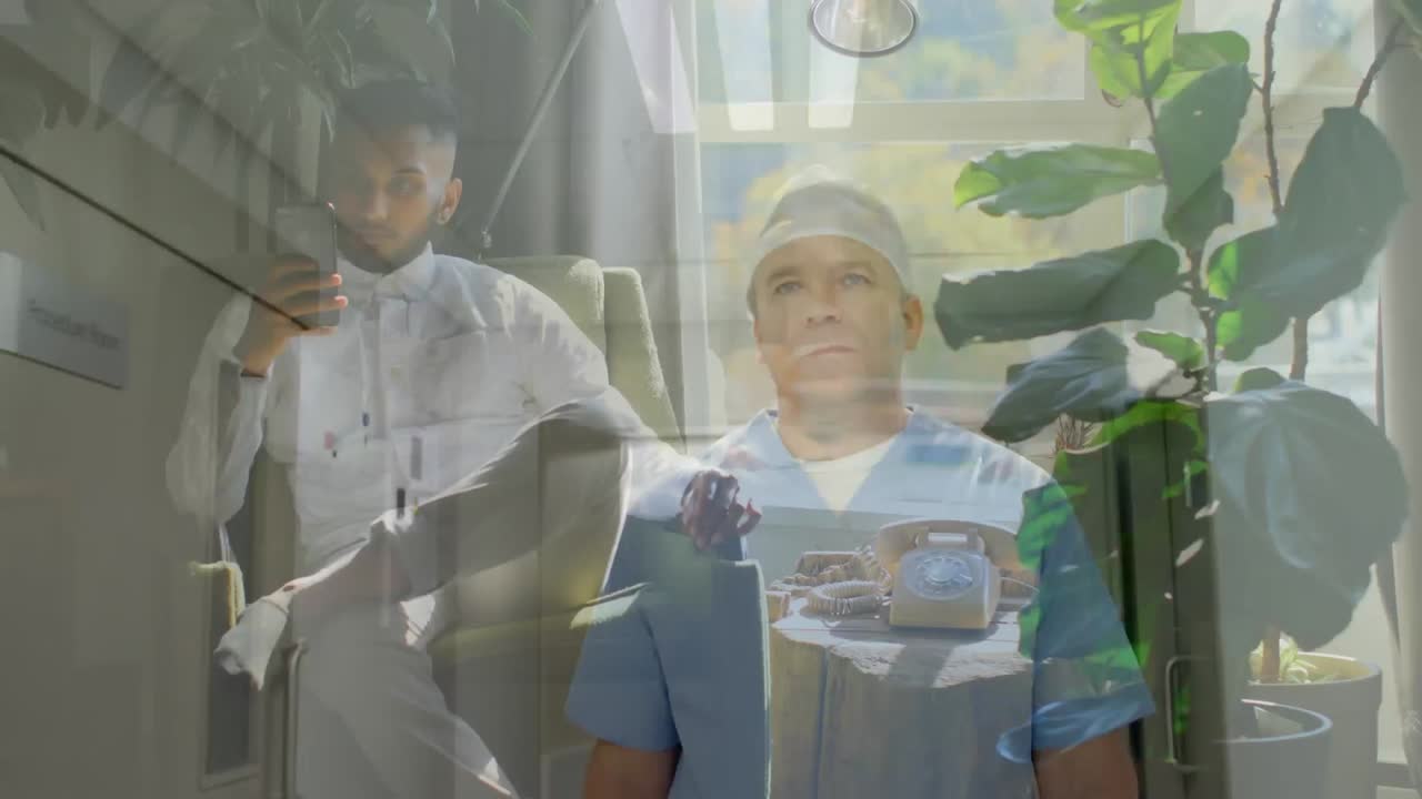 animación de un médico caucásico caminando sobre un hombre de negocios biracial usando un teléfono inteligente.