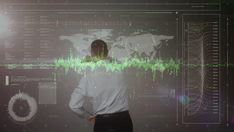 Animation-Von-Diagrammen,-Daten-Und-Rückansicht-Eines-Kaukasischen-Geschäftsmannes-Mit-Touchscreen