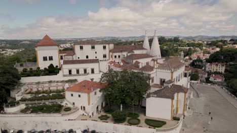 葡萄牙古特式國家宮殿 (sintra),有兩個獨特的煙<unk>