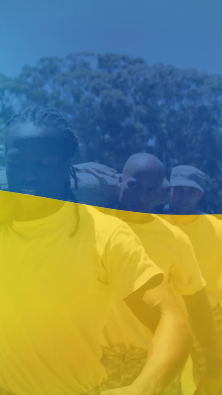 우크라이나의  ⁇ 발 위에서 훈련하는 동안 다양한 군인들의 애니메이션