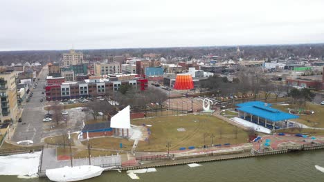 bahía ciudad michigan horizonte drone video subiendo