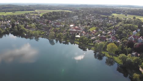 Lago-Munich-Weisslingersee-Desde-Arriba-Con-Un-Dron-A-4k-30fps