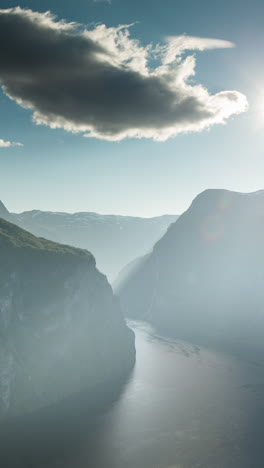 Geiranger-Fjord-In-Norwegen-In-Der-Vertikalen