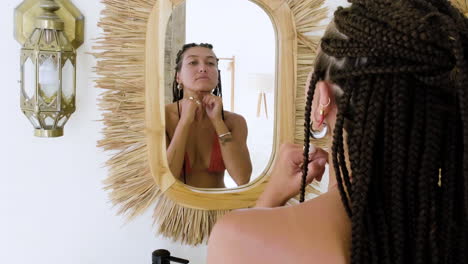 mujer en el baño
