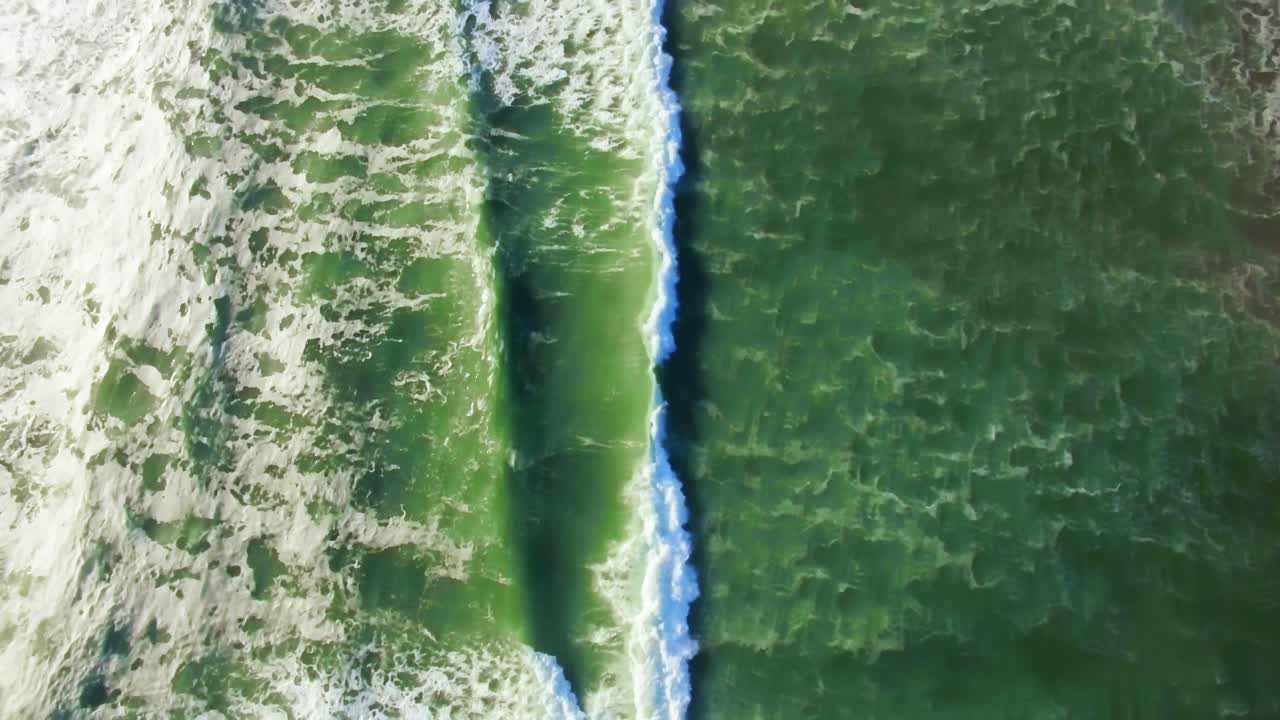 olas marinas del corcho occidental 4k