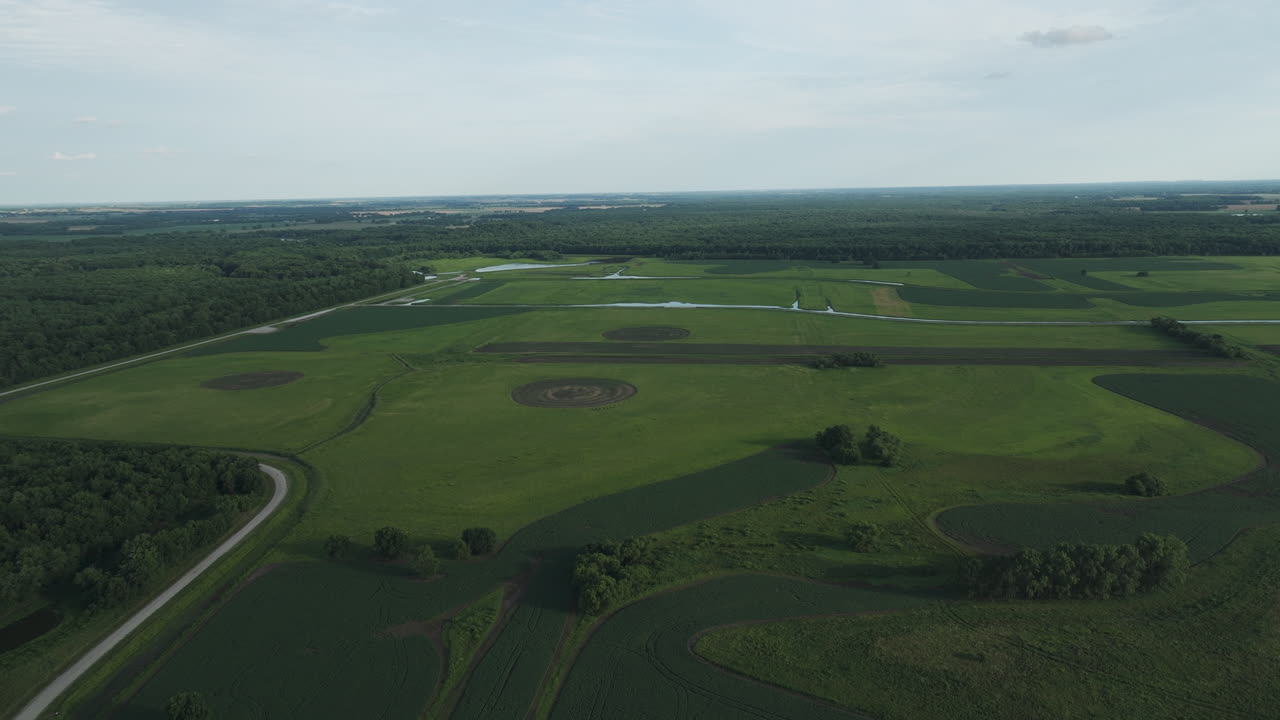 humedales y bosques de tierras bajas en el área de conservación de cuatro ríos en missouri, estados unidos