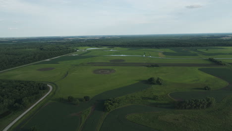 Humedales-Y-Alrededores-De-Bosques-De-Tierras-Bajas-En-El-área-De-Conservación-De-Cuatro-Ríos-En-Missouri,-EE.UU.