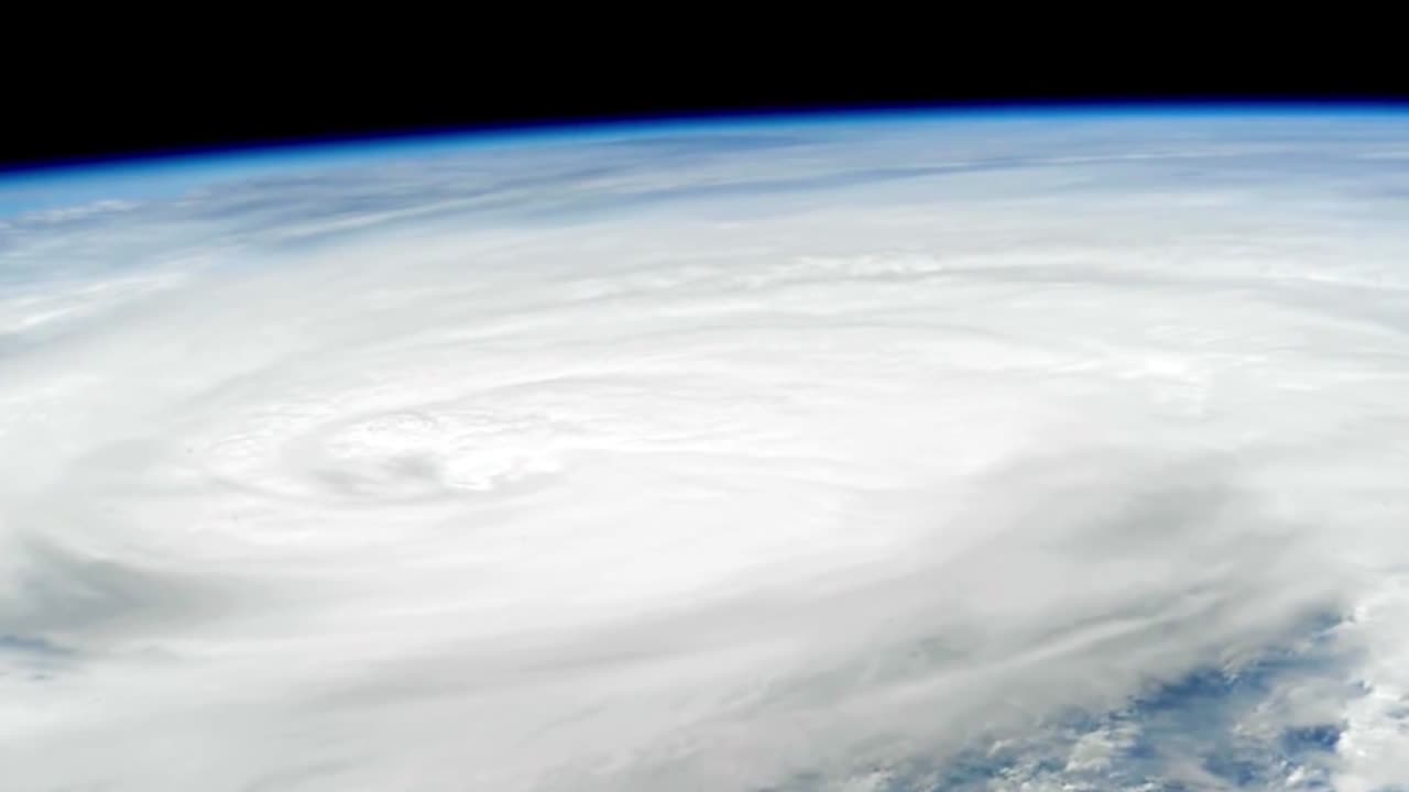 se forma una tormenta masiva el huracán matthew visto desde la estación espacial internacional 2