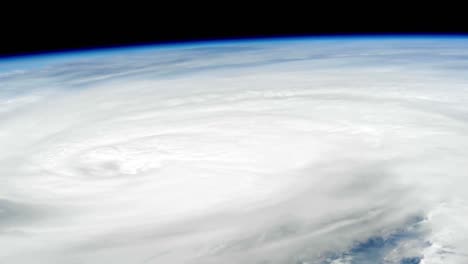 Se-Forma-Una-Tormenta-Masiva,-El-Huracán-Matthew,-Visto-Desde-La-Estación-Espacial-Internacional-2