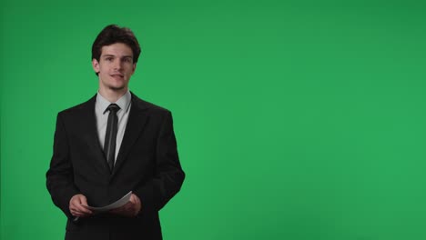 hombre de negocios haciendo una presentación