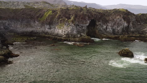 Dramatic-Cliff-And-Sea-Cave-At-The-Atlantic-Coast-In-Snaefellsnes,-Iceland