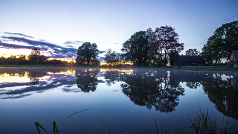 Timelapse-De-Noche-Estrellada-Junto-Al-Río