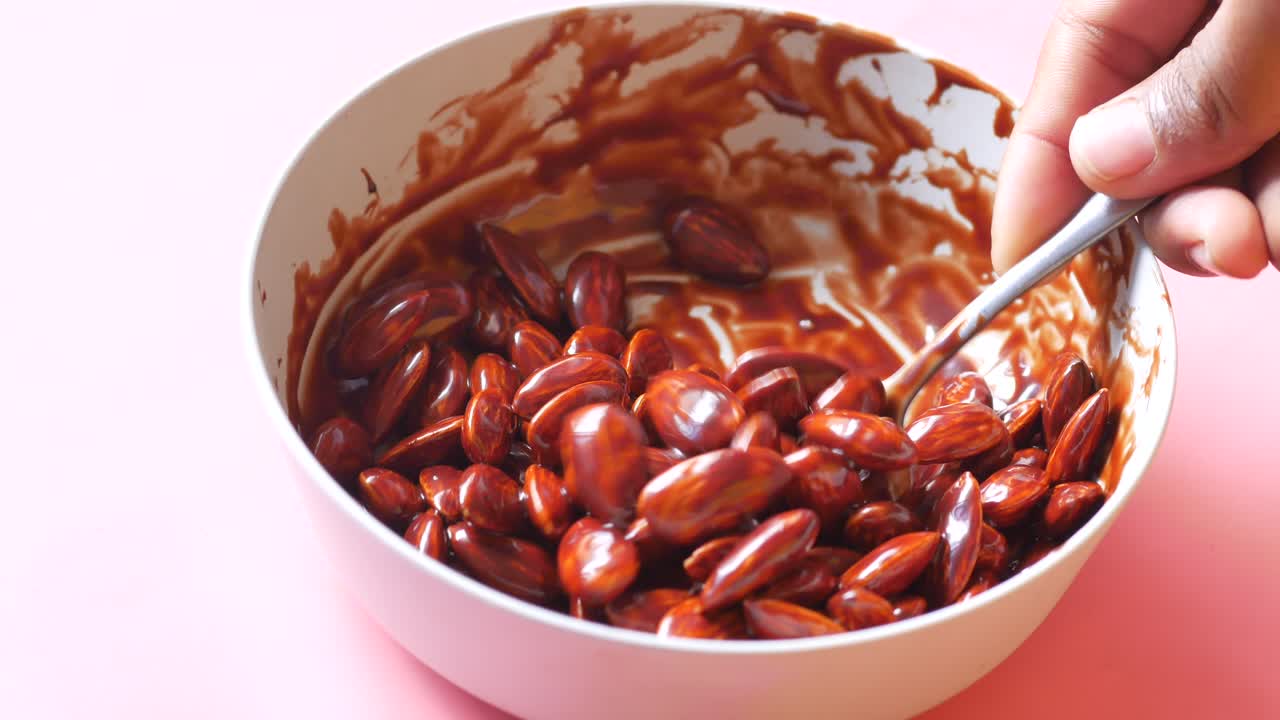 almendras cubiertas de chocolate