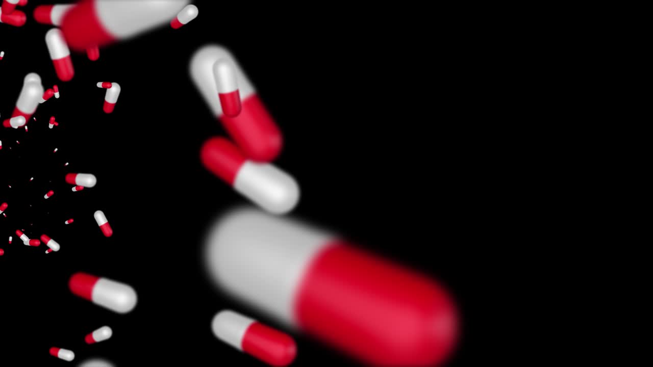 빨간 알약, 비타민 및 항생제는 검은 루프 배경에서 회전합니다.