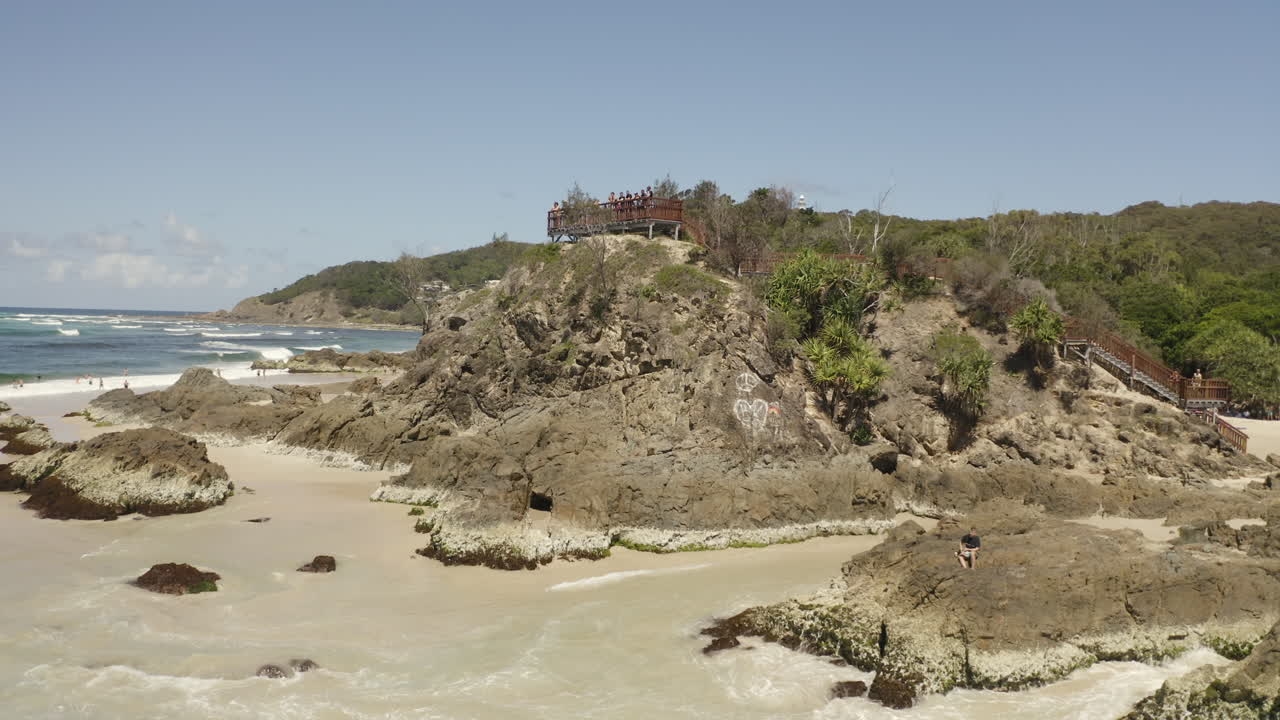 toma de drone del paraíso de surf byron bay, australia