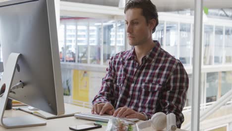 Young-man-working-in-a-creative-office