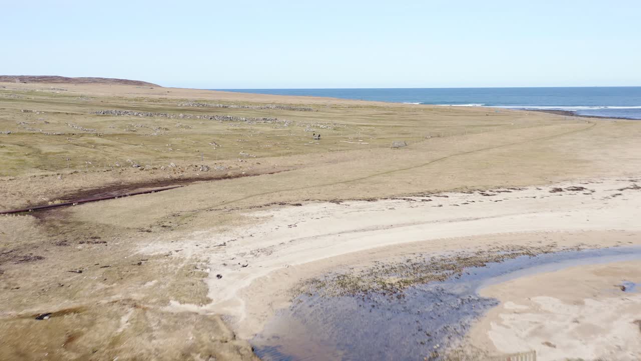 Dronefoto af Shawbost Strand på Isle of Lewis, en del af Ydre Hebrider
