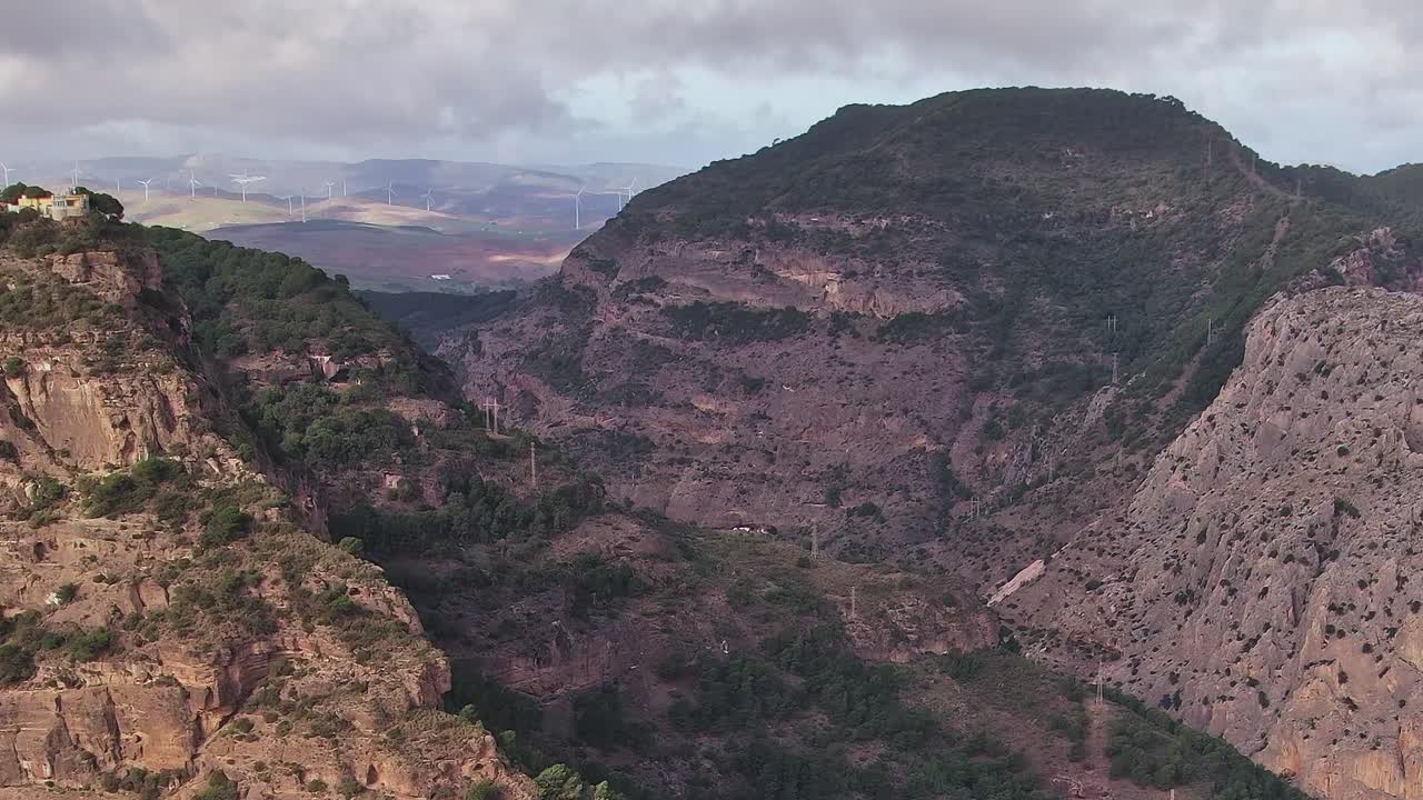 Esplorare il paesaggio naturale vicino a Malaga, in Spagna, durante il giorno