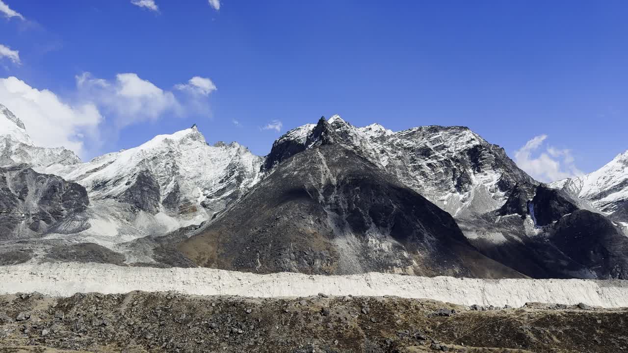 Breathtaking view of the snow-capped Himalayan range seen along the iconic Everest Base Camp trekking route in Nepal.