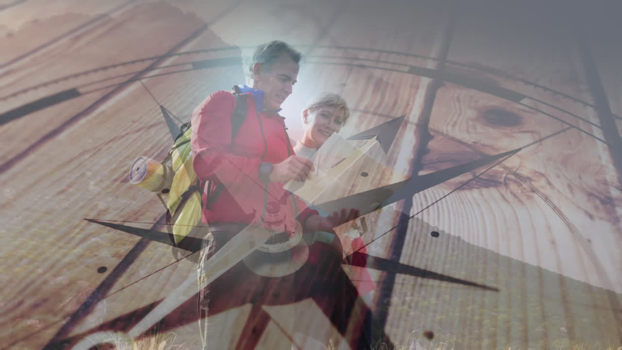 feliz pareja de ancianos caucásicos caminando por el campo señalando el camino, girando la brújula