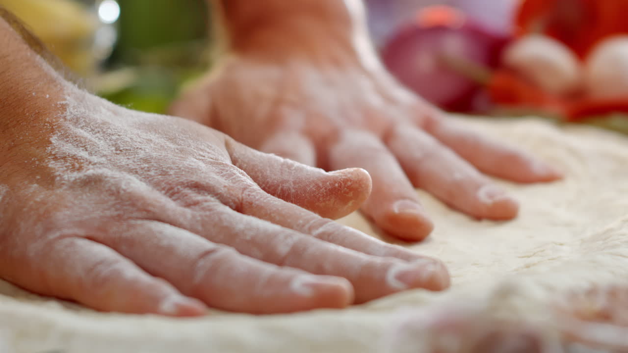 밀가루로 반죽을 준비하는 것