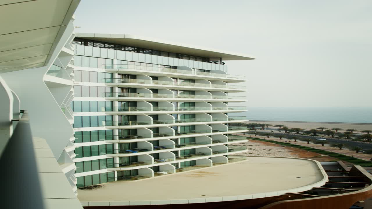 Vista exterior de hotel moderno