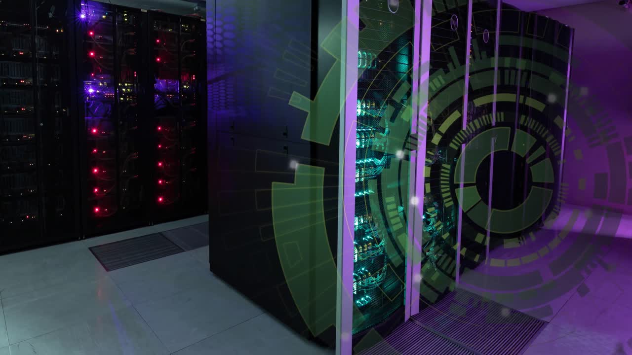 animación del escáner redondo verde girando contra la sala del servidor de la computadora