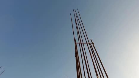 armadura de varilla de acero en el sitio de construcción del edificio