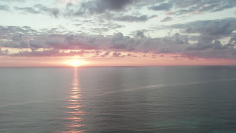 Puesta-De-Sol,-Amanecer-En-El-Océano-De-Tulum-México