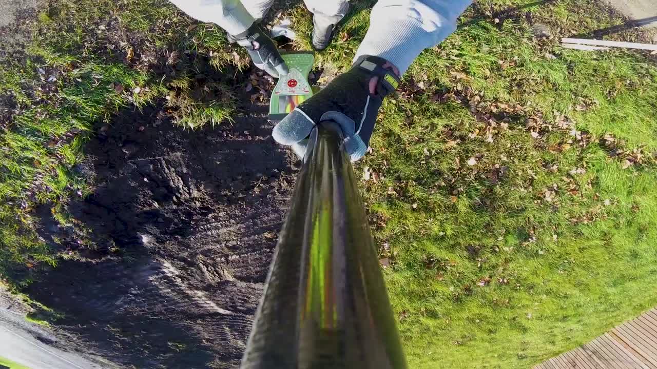 topógrafo recopiló datos de perfil de sección transversal de carretera con gps