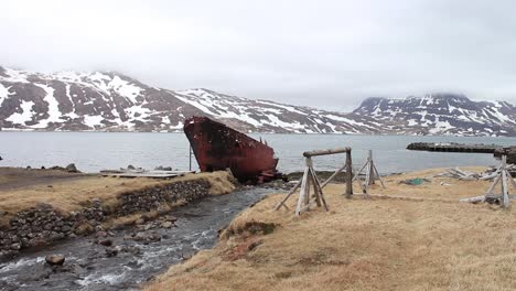 naufragio en la costa del noroeste de islandia