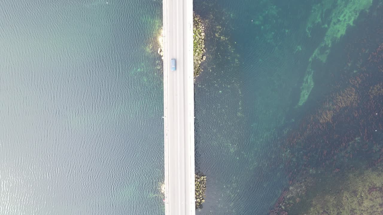 강을 가로지르는 다리