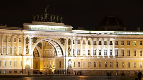 Zeitraffer-Von-Menschen,-Die-Auf-Dem-Schlossplatz-Spazieren