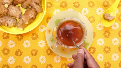 té de jengibre con jengibre fresco