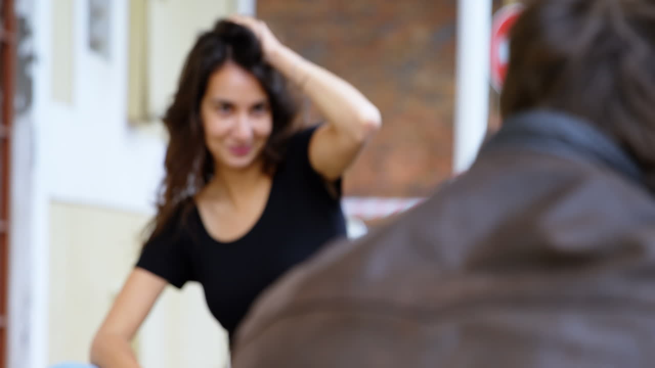 fotógrafo masculino haciendo clic en fotos de modelo 4k