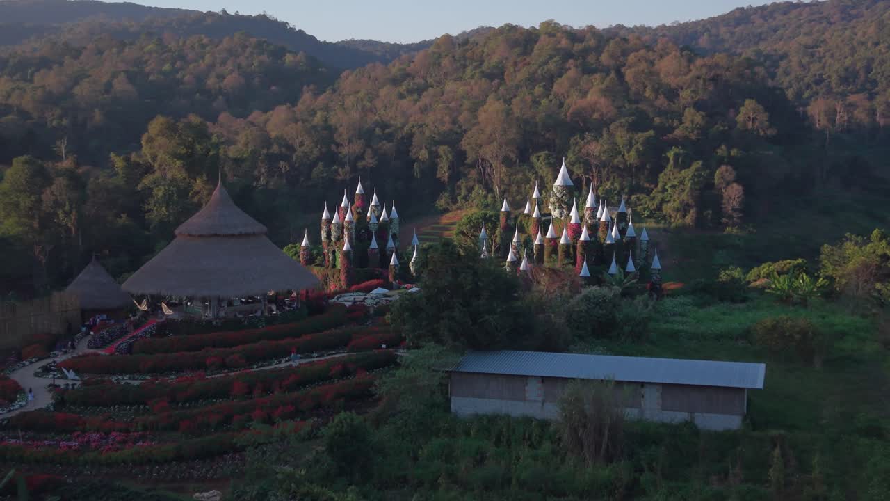 Luftaufnahme des Schlossblumengartens in Chiang Mai (5).