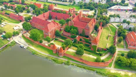 Aerial-view-of-Castle-of-the-Teutonic-Order-in-Malbork,-Malbork-,-largest-by-land-in-the-world,-UNESCO-World-Heritage-Site,-Poland